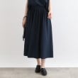 インディヴィ(INDIVI)の【洗える／SETUP可能／ワッシャー素材】タックデザインスカート ネイビー(094)