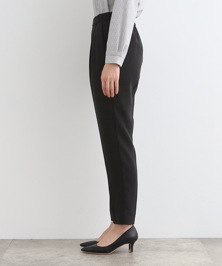 インディヴィ(INDIVI)の【洗える／定番スーツ】ストレッチタックテーパードパンツ15