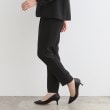 インディヴィ(INDIVI)の【洗える／定番スーツ】ストレッチタックテーパードパンツ10