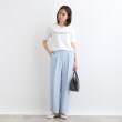 インディヴィ(INDIVI)の【洗える】VネックロゴTシャツ3