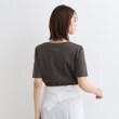 インディヴィ(INDIVI)の【洗える】VネックロゴTシャツ11