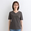 インディヴィ(INDIVI)の【洗える】VネックロゴTシャツ14