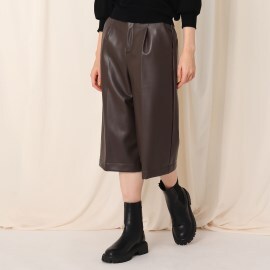 クチュールブローチ(Couture Brooch)のリサイクルフェイクレザー　ハーフパンツ 膝丈パンツ
