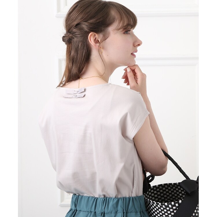 クチュールブローチ(Couture Brooch)の綿100％、滑らかな肌触り　オトナ可愛い。バックリボンフレンチ袖Tシャツ