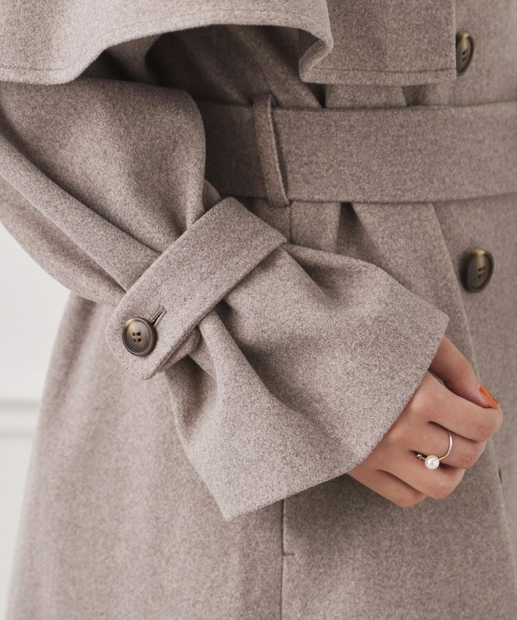 クチュールブローチ(Couture Brooch)のケープ付トレンチコート25