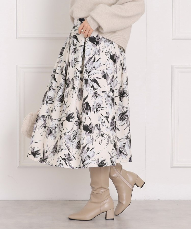 クチュールブローチ(Couture Brooch)の【オトナの着映えスカート】グログランフラワープリントスカート アイボリー(104)