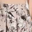 クチュールブローチ(Couture Brooch)の【オトナの着映えスカート】グログランフラワープリントスカート25