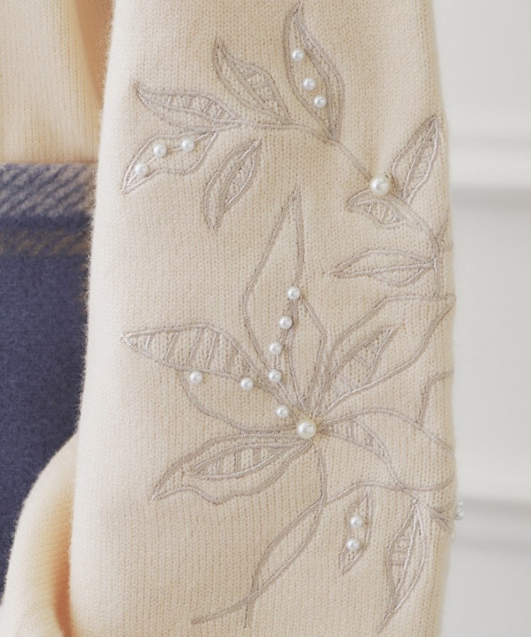 クチュールブローチ(Couture Brooch)の刺繍パール調デザインニット46