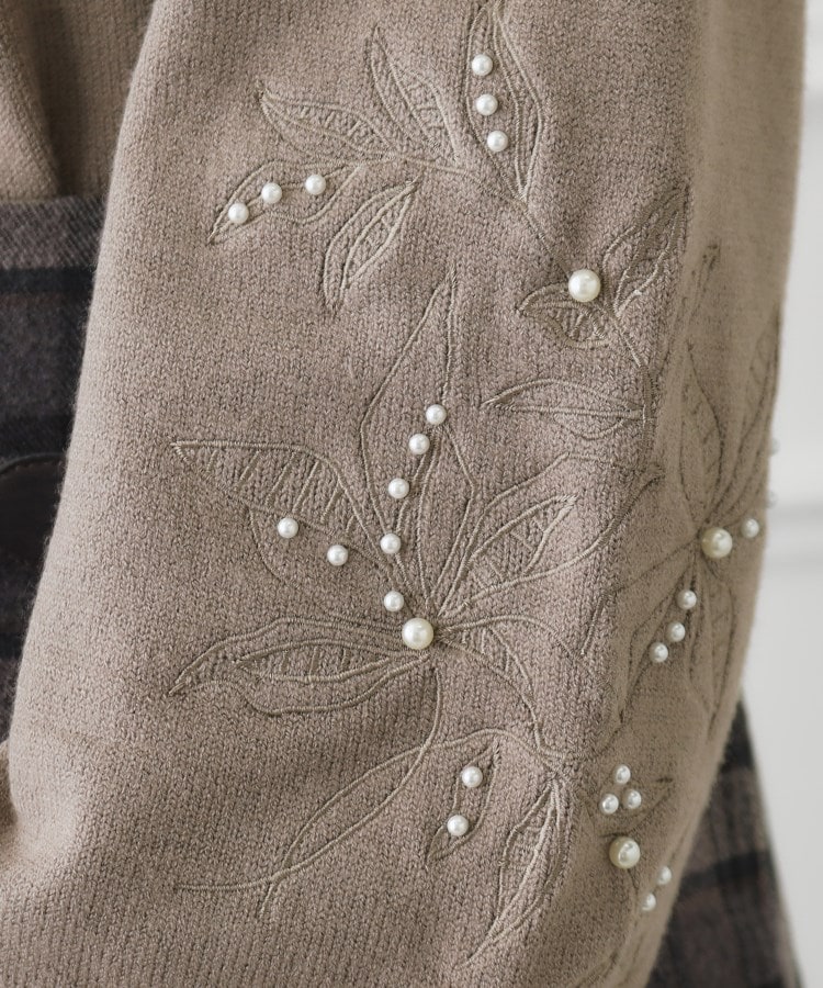 クチュールブローチ(Couture Brooch)の刺繍パール調デザインニット48