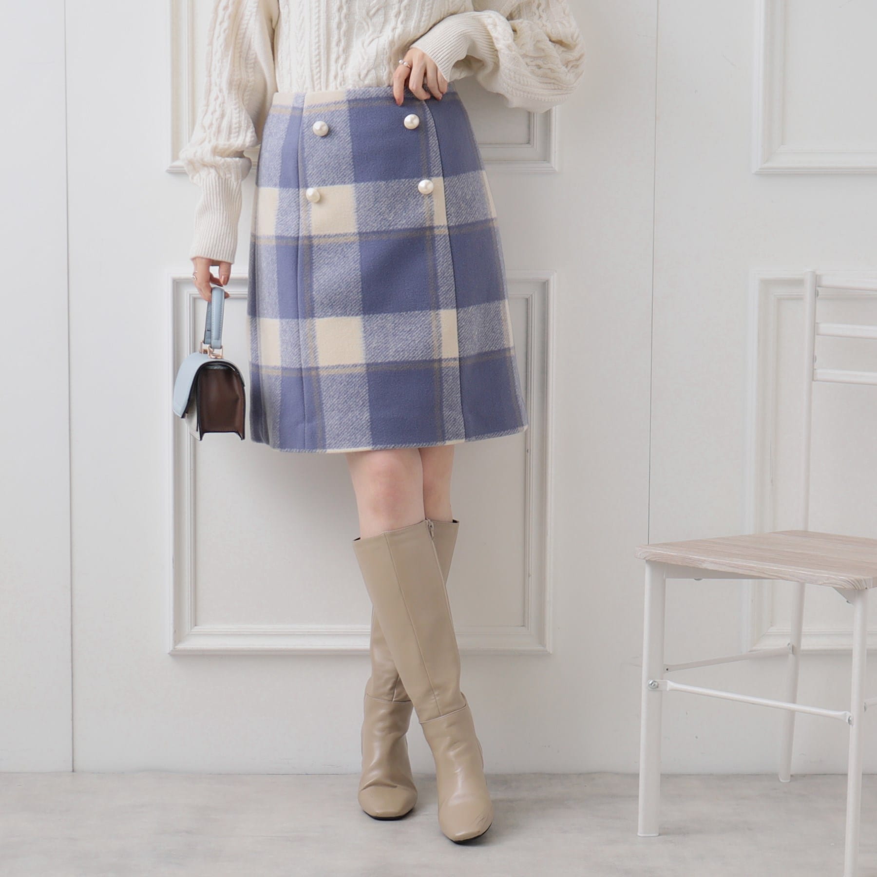 クチュールブローチ(Couture Brooch)のフェイクパール付台形ミニスカート ブルー(292)