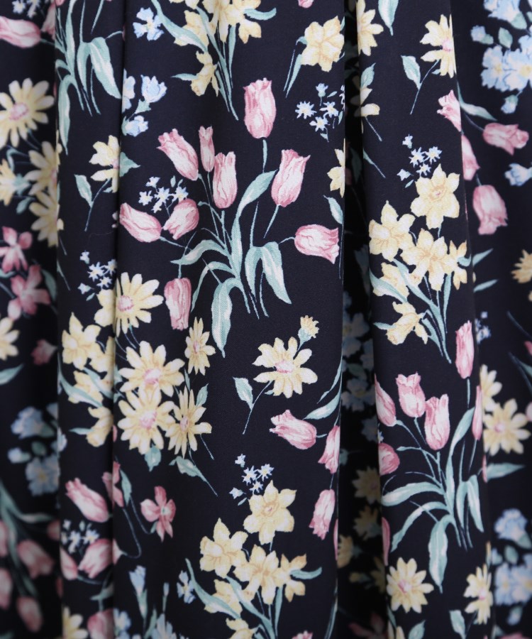 クチュールブローチ(Couture Brooch)の【春を感じる、花柄アイテム】ラッピングフラワープリントタック&ギャザースカート25
