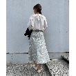 クチュールブローチ(Couture Brooch)の【後ろ姿も可愛い、ほんのり甘めな大人レディスタイル】ピコフリルシャーリングブラウス15