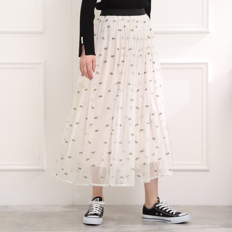 クチュールブローチ(Couture Brooch)の【すぐに着まわせる、春アイテム】チュール刺繍スカート マキシ・ロングスカート
