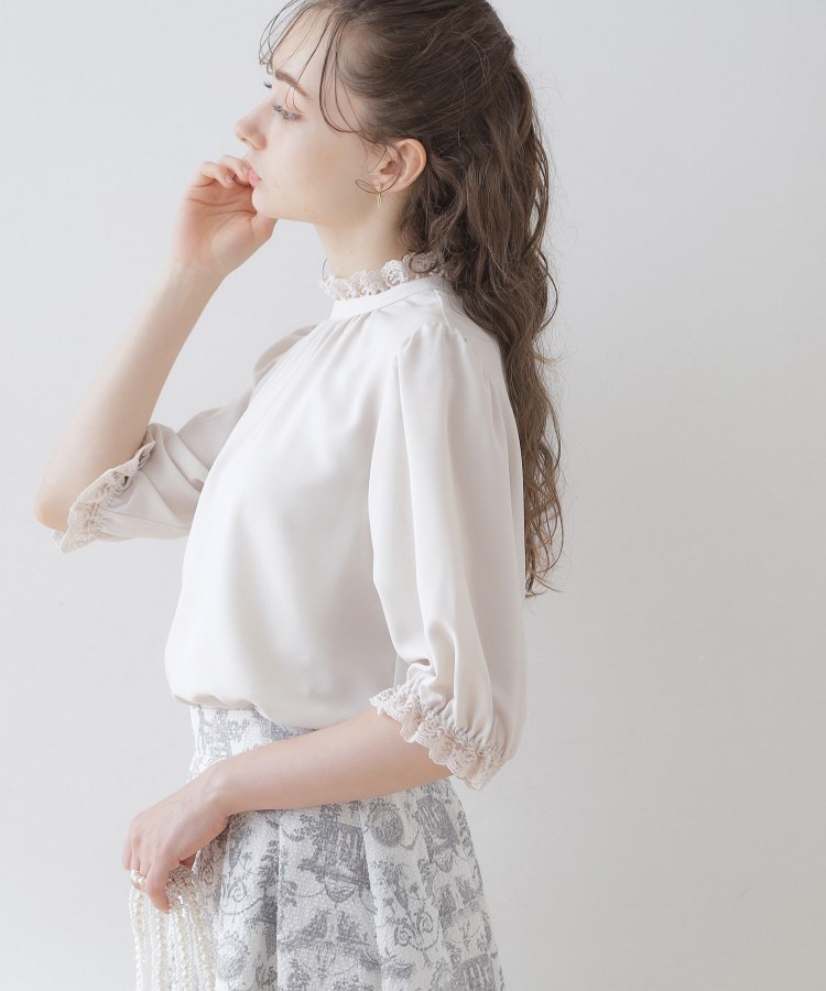 クチュールブローチ(Couture Brooch)の【上品華やか／二の腕カバー】5分袖エンブロレースブラウス32