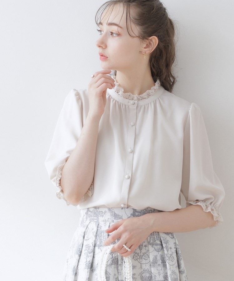 クチュールブローチ(Couture Brooch)の【上品華やか／二の腕カバー】5分袖エンブロレースブラウス34