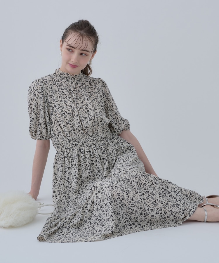 小花柄ティアードワンピース(マキシ・ロングワンピース 小花柄ティアードワンピース(マキシ・ロングワンピース