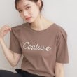 クチュールブローチ(Couture Brooch)の【ほの甘、大人のフェミニンカジュアルT】パール調ロゴT28