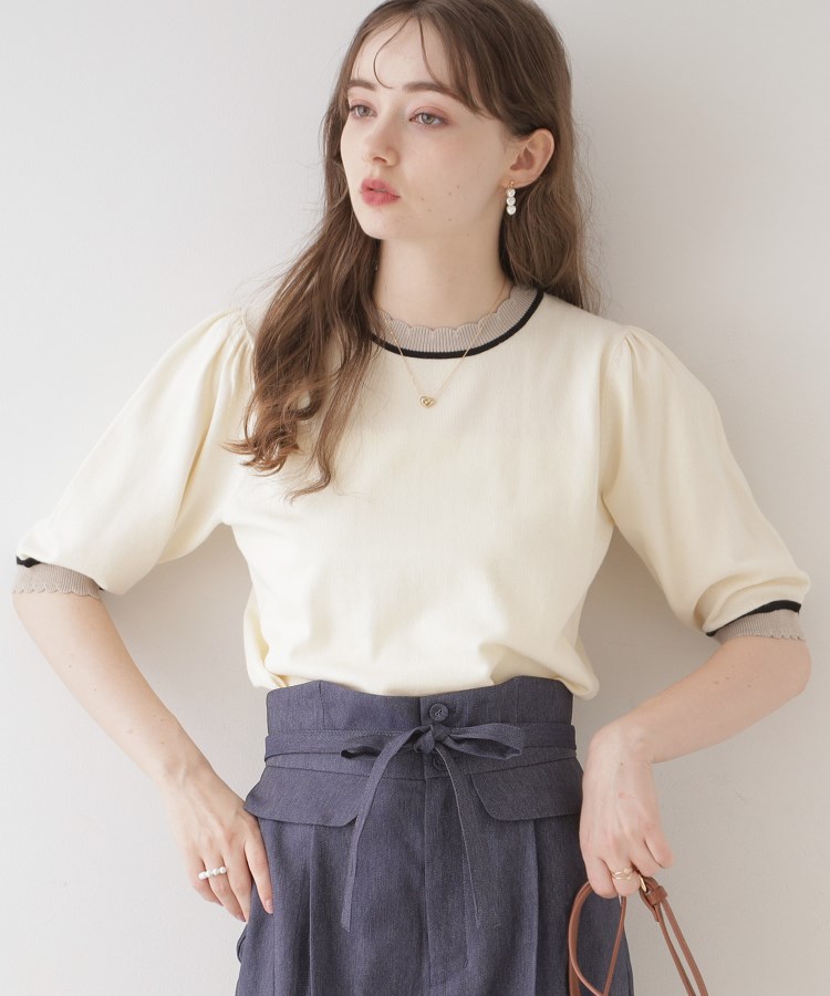 クチュールブローチ(Couture Brooch)の【二の腕カバー・上品×シンプルなニット】配色スカラ5分袖ニット アイボリー(004)