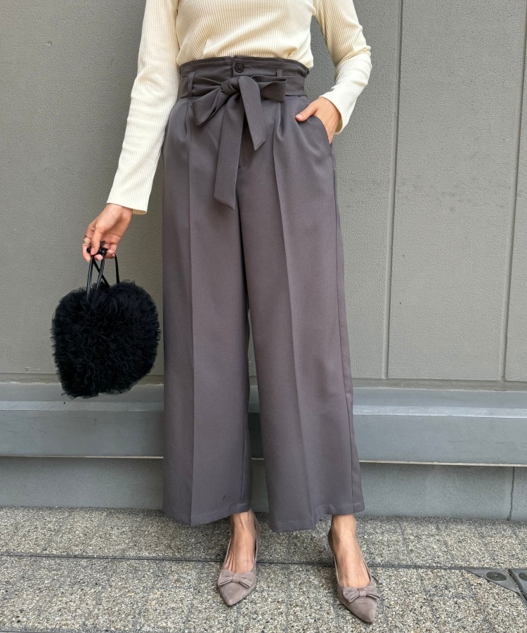 クチュールブローチ(Couture Brooch)の【ほんのりハイウエスト・スッキリ見え】サス付きリボンワイドパンツ24