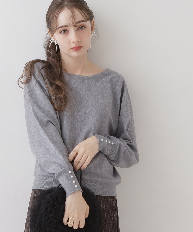 クチュールブローチ(Couture Brooch)の【美シルエットニット】リボン2WAYフェイクパール袖ドルマンニット グレー(512)