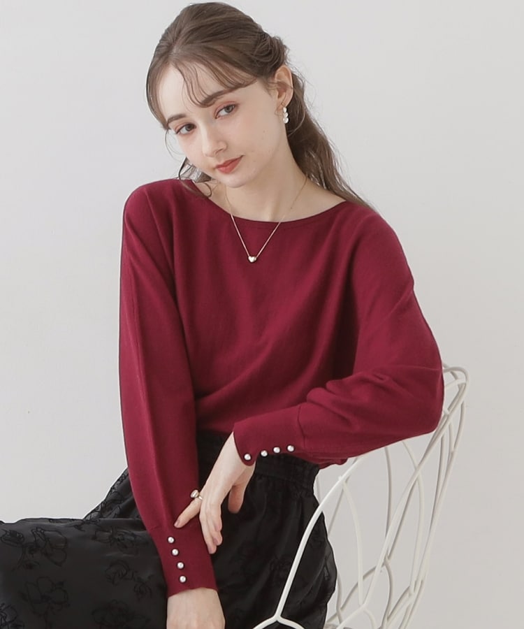 クチュールブローチ(Couture Brooch)の【美シルエットニット】リボン2WAYフェイクパール袖ドルマンニット ボルドー(064)