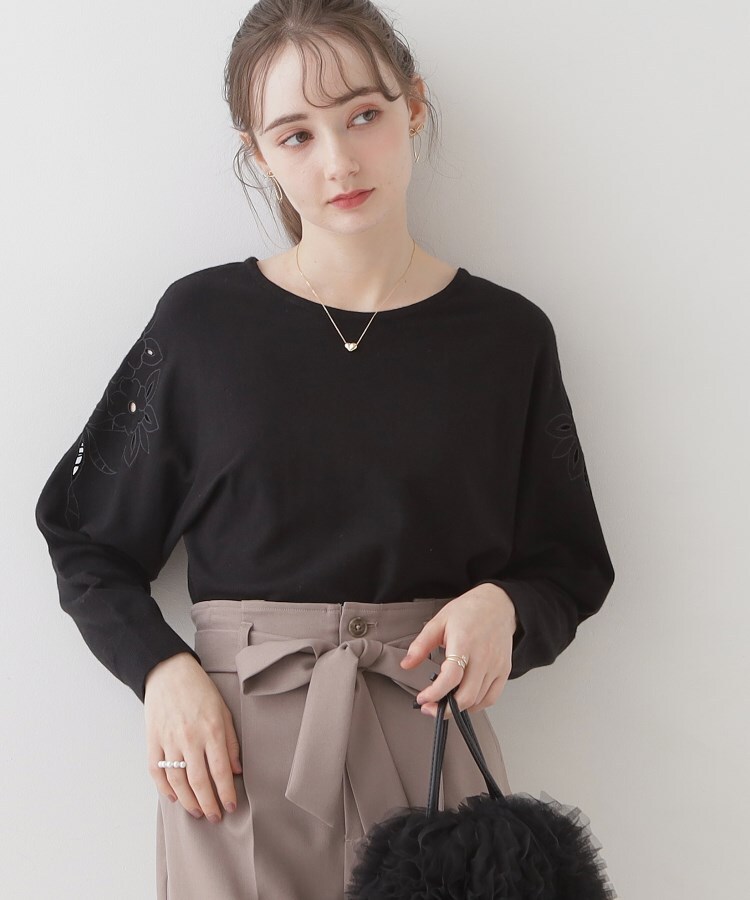 クチュールブローチ(Couture Brooch)の【上品さを添えた刺繍ニット】エンブロドルマンニット4