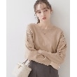 クチュールブローチ(Couture Brooch)の【上品さを添えた刺繍ニット】エンブロドルマンニット ピンクベージュ(053)