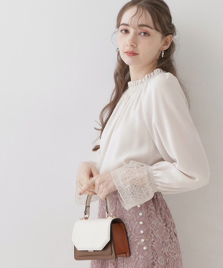 クチュールブローチ(Couture Brooch)の【オトナ可愛い・体型カバーが叶う】シャーリングネック レース袖チュニック23