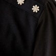 クチュールブローチ(Couture Brooch)の【大人レディなニット・通勤にも】飾り釦ドッキングスリーブニット37