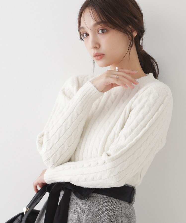 クチュールブローチ(Couture Brooch)のフェザーケーブルニットプルオーバー4