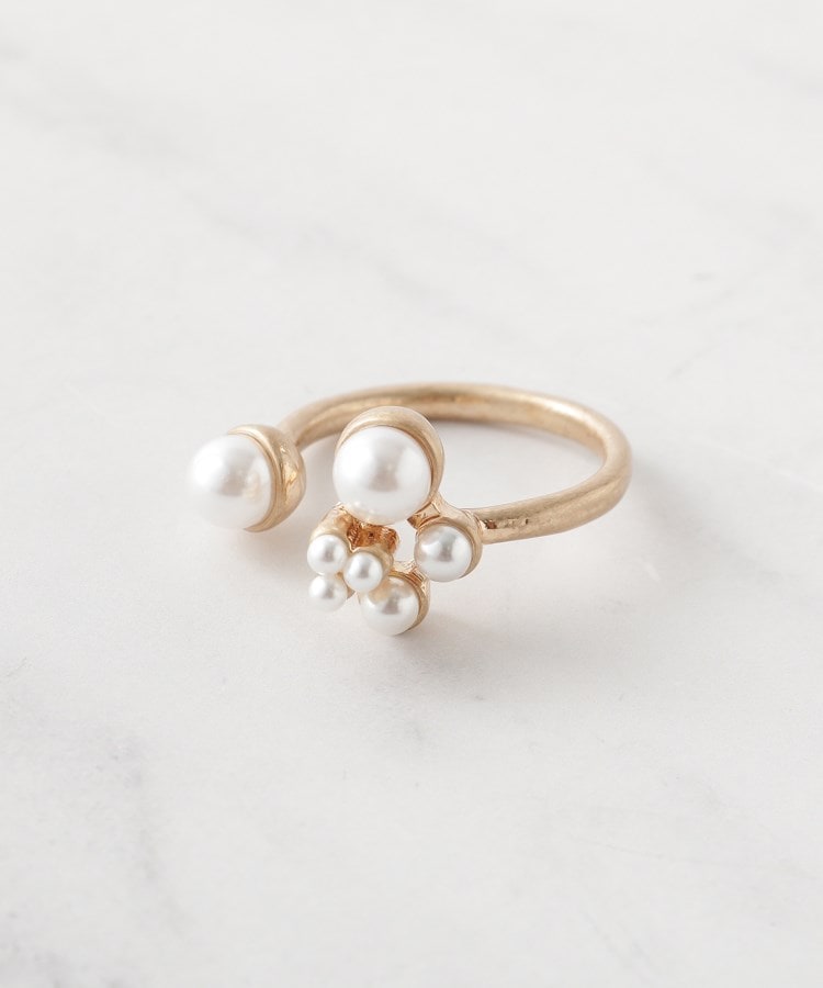 クチュールブローチ(Couture Brooch)のパール調デザインリング1