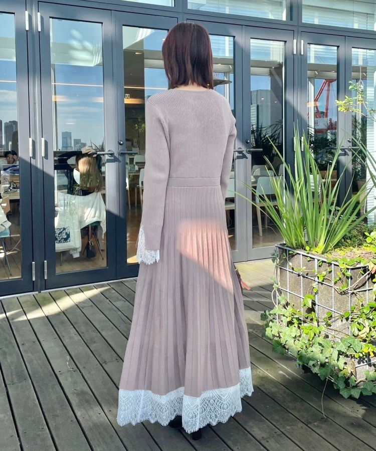 クチュールブローチ(Couture Brooch)の【優雅なレディワンピース】袖裾レースデザインニットワンピース50