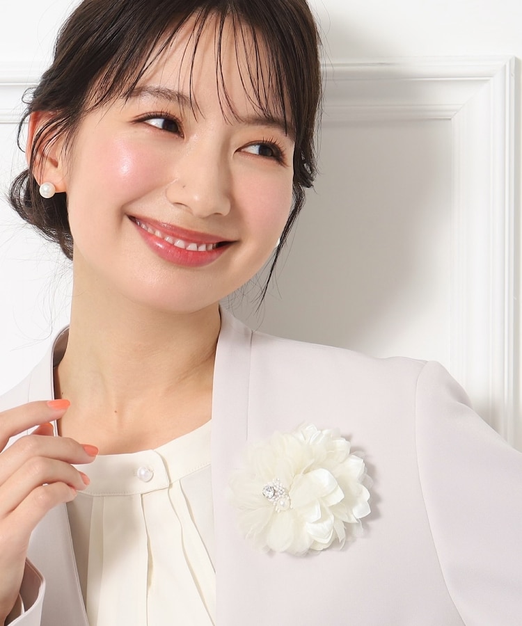 【保障できる】 フェイクパール付ビジュー付フラワーコサージュ（ブローチ アクセサリー