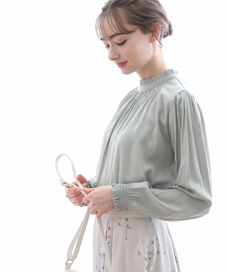 クチュールブローチ(Couture Brooch)の【前後2WAY】フリルネックシャーリングブラウス26