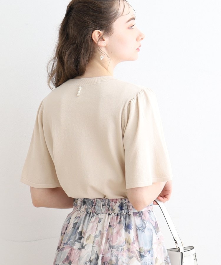 クチュールブローチ(Couture Brooch)の【接触冷感/UV/洗える】バックパール調デザイン 袖フレアニット6