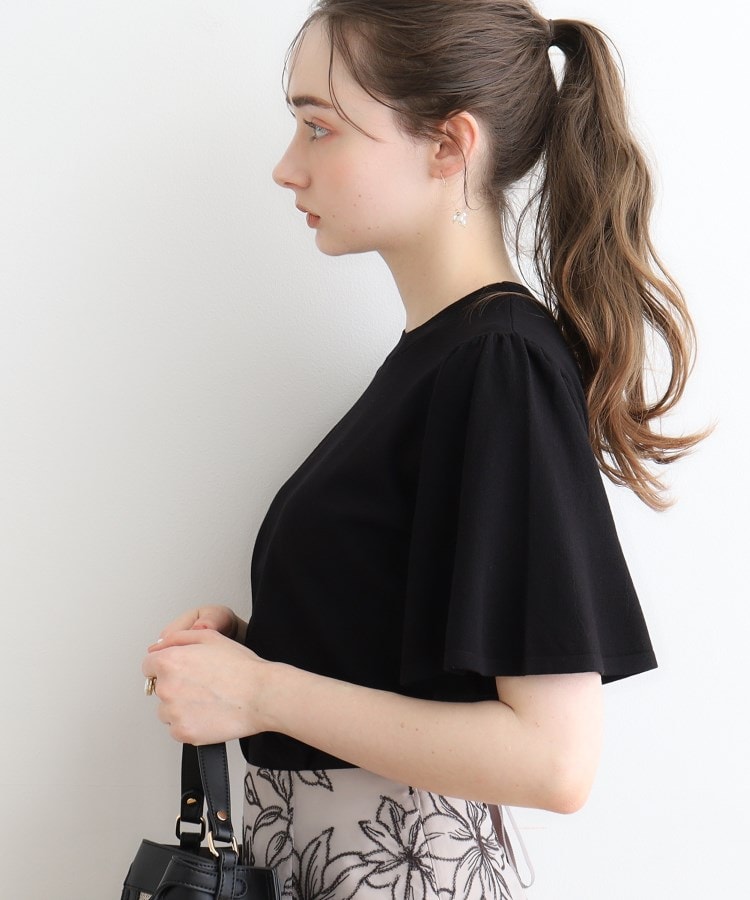 クチュールブローチ(Couture Brooch)の【接触冷感/UV/洗える】バックパール調デザイン 袖フレアニット14
