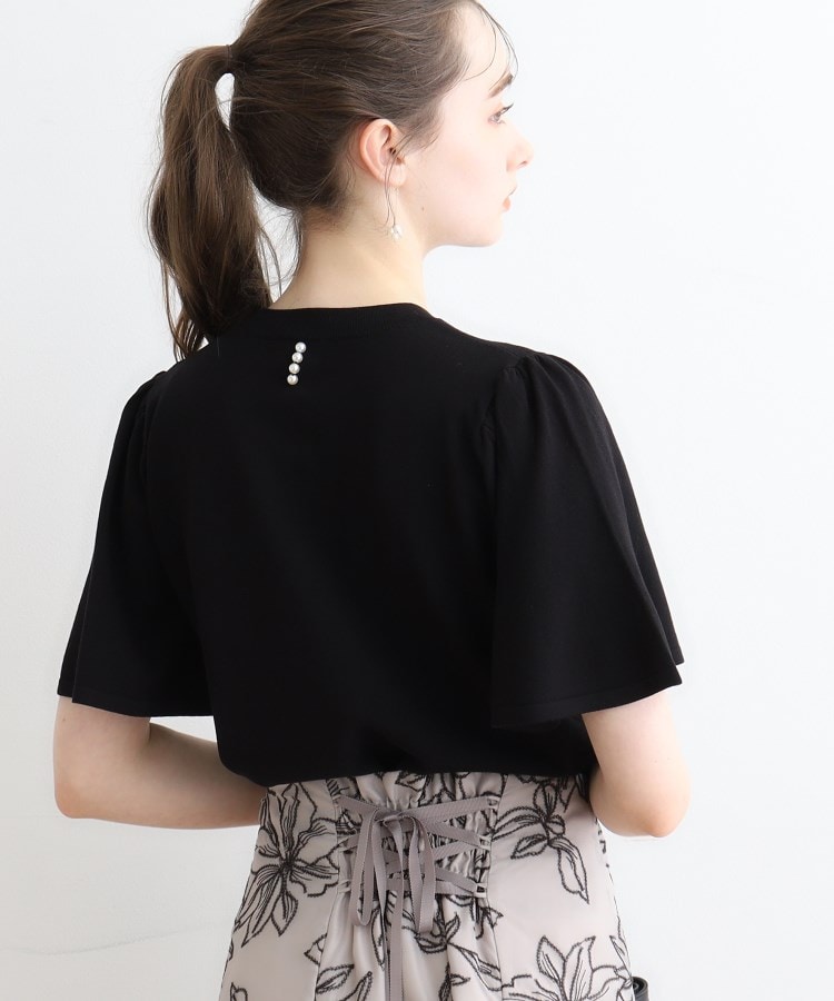 クチュールブローチ(Couture Brooch)の【接触冷感/UV/洗える】バックパール調デザイン 袖フレアニット15