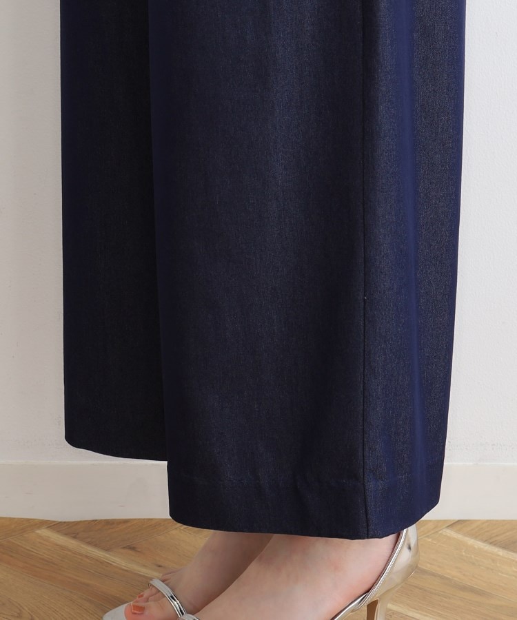 クチュールブローチ(Couture Brooch)のパール調釦シャンブレーデニムライクパンツ25