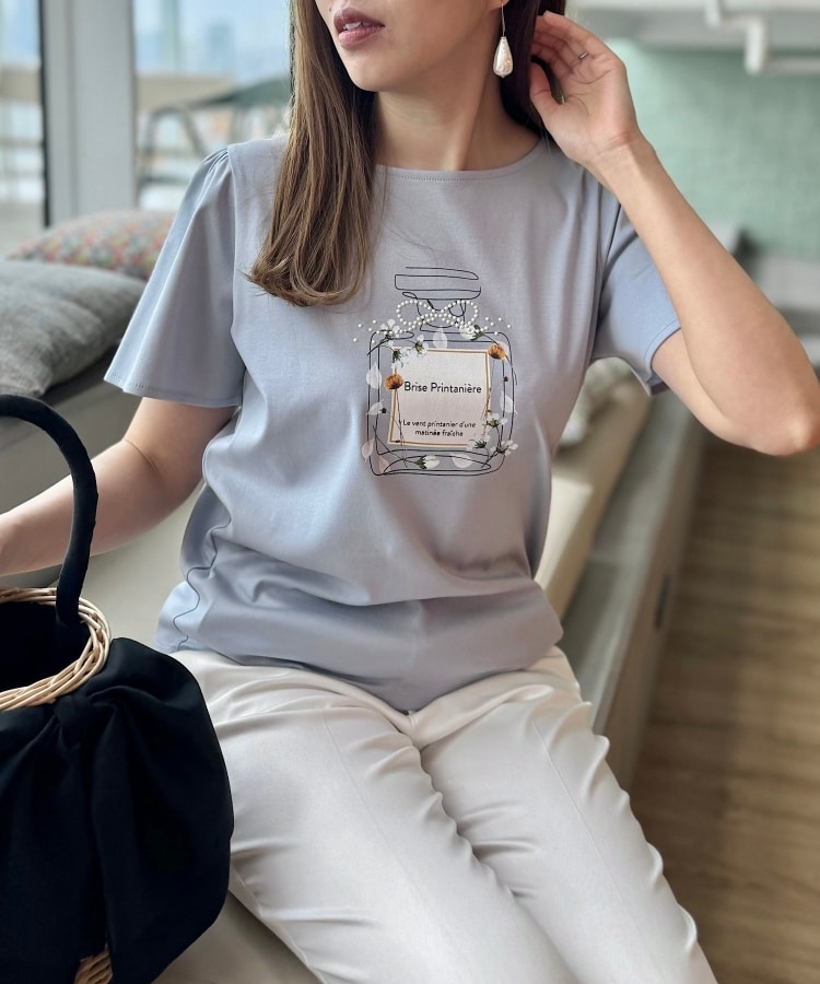 クチュールブローチ(Couture Brooch)の【マシンウォッシャブル】フラワーパフュームフレア袖Tシャツ39
