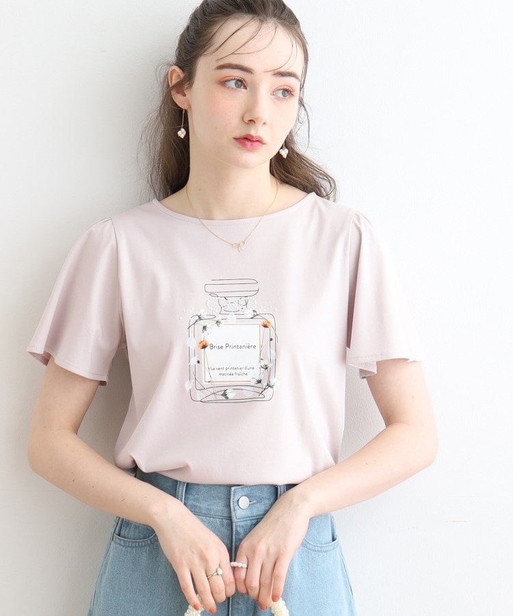 クチュールブローチ(Couture Brooch)の【マシンウォッシャブル】フラワーパフュームフレア袖Tシャツ ライトピンク(070)