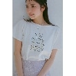 クチュールブローチ(Couture Brooch)の【マシンウォッシャブル】フラワーパフュームフレア袖Tシャツ オフホワイト(003)