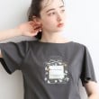 クチュールブローチ(Couture Brooch)の【マシンウォッシャブル】フラワーパフュームフレア袖Tシャツ チャコールグレー(014)