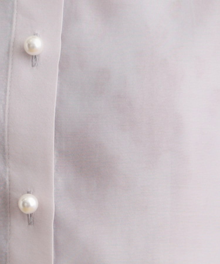 クチュールブローチ(Couture Brooch)の【羽織でも、一枚着としても】パール調ボタンシアーシャツ46