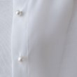 クチュールブローチ(Couture Brooch)の【羽織でも、一枚着としても】パール調ボタンシアーシャツ68