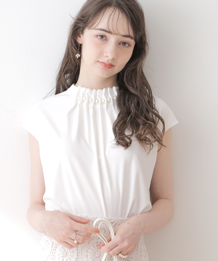 クチュールブローチ(Couture Brooch)のフェイクパールタック衿1