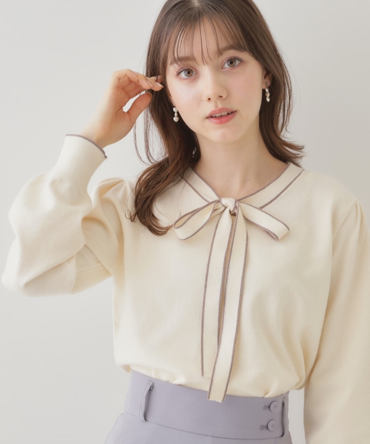 クチュールブローチ(Couture Brooch)の【レディライクな華奢見せニット】配色ラインリボンタイニット アイボリー(004)