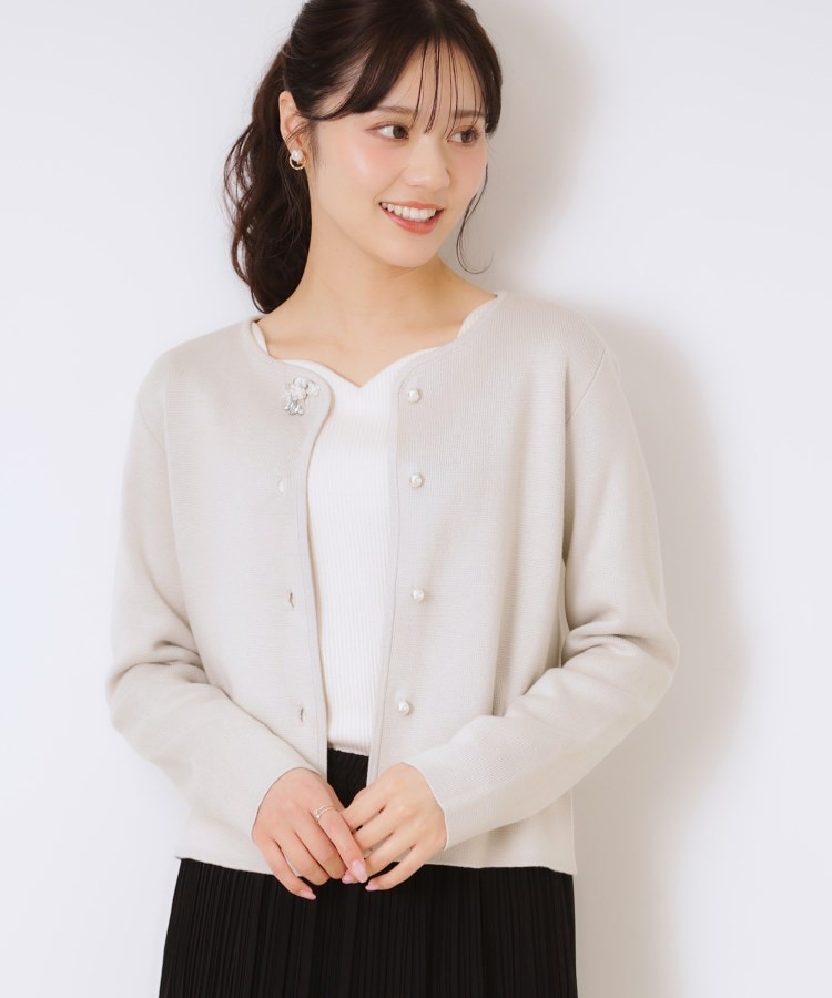 クチュールブローチ(Couture Brooch)の【一枚で着映えする】ビジュー釦ニットジャケット ライトグレー(011)