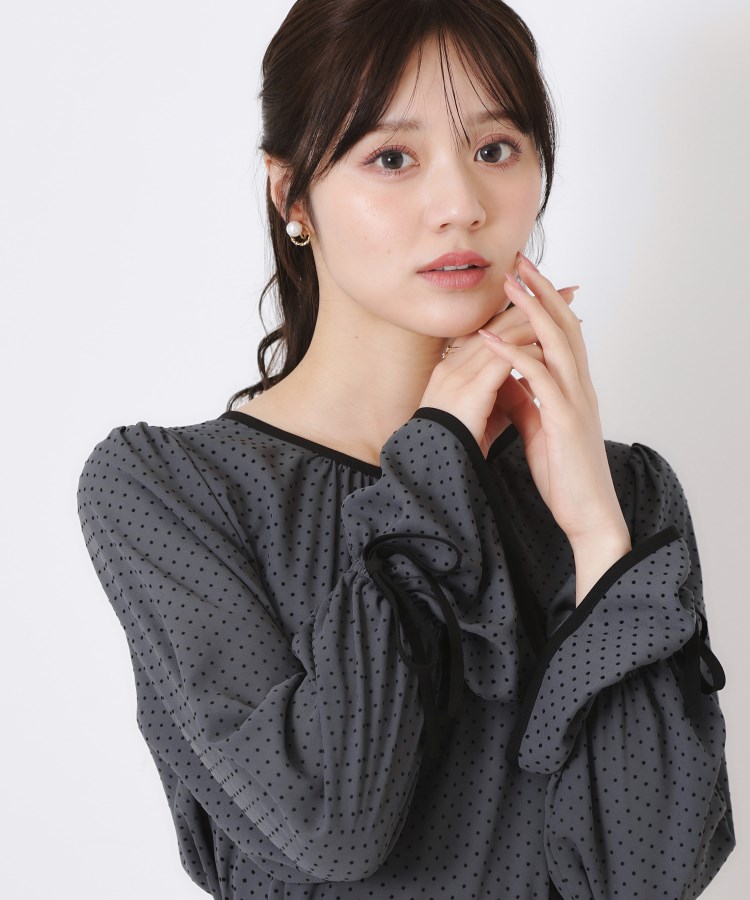 クチュールブローチ(Couture Brooch)の梨地フロッキードットブラウス10