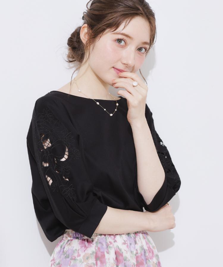 クチュールブローチ(Couture Brooch)の【接触冷感・洗える・UV機能付き・二の腕カバー】デイジー＆リボン エンブロドルマントップス ブラック(019)