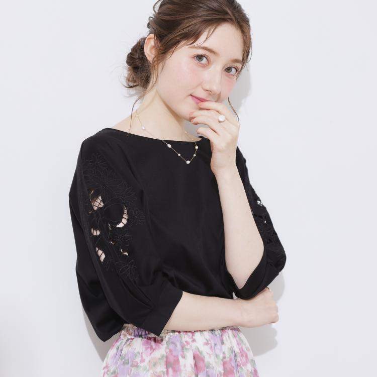 クチュールブローチ(Couture Brooch)の【接触冷感・洗える・UV機能付き・二の腕カバー】デイジー＆リボン エンブロドルマントップス カットソー